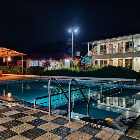The Village Resorts 카르자트 외부 사진