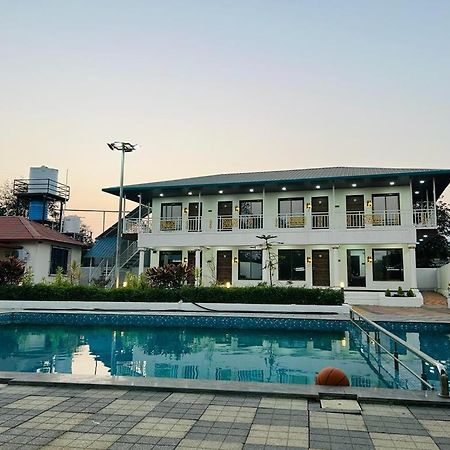 The Village Resorts 카르자트 외부 사진